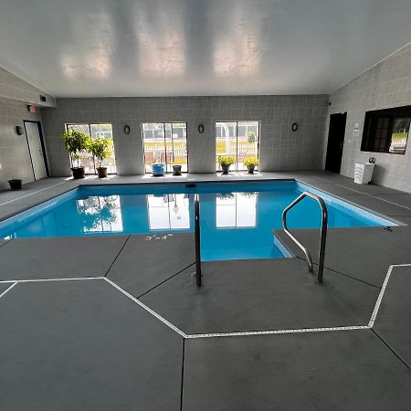 Sky Lodge Inn&Suites - Delavan Eksteriør bilde