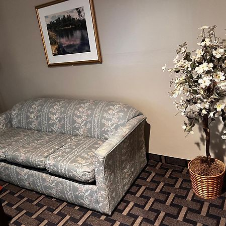 Sky Lodge Inn&Suites - Delavan Eksteriør bilde