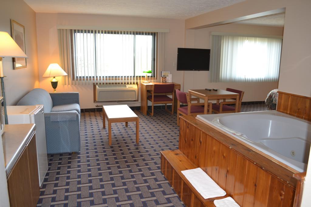 Sky Lodge Inn&Suites - Delavan Eksteriør bilde