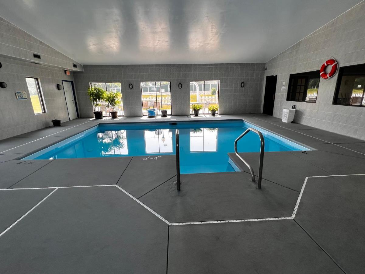 Sky Lodge Inn&Suites - Delavan Eksteriør bilde