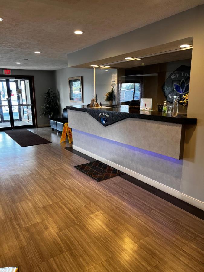 Sky Lodge Inn&Suites - Delavan Eksteriør bilde