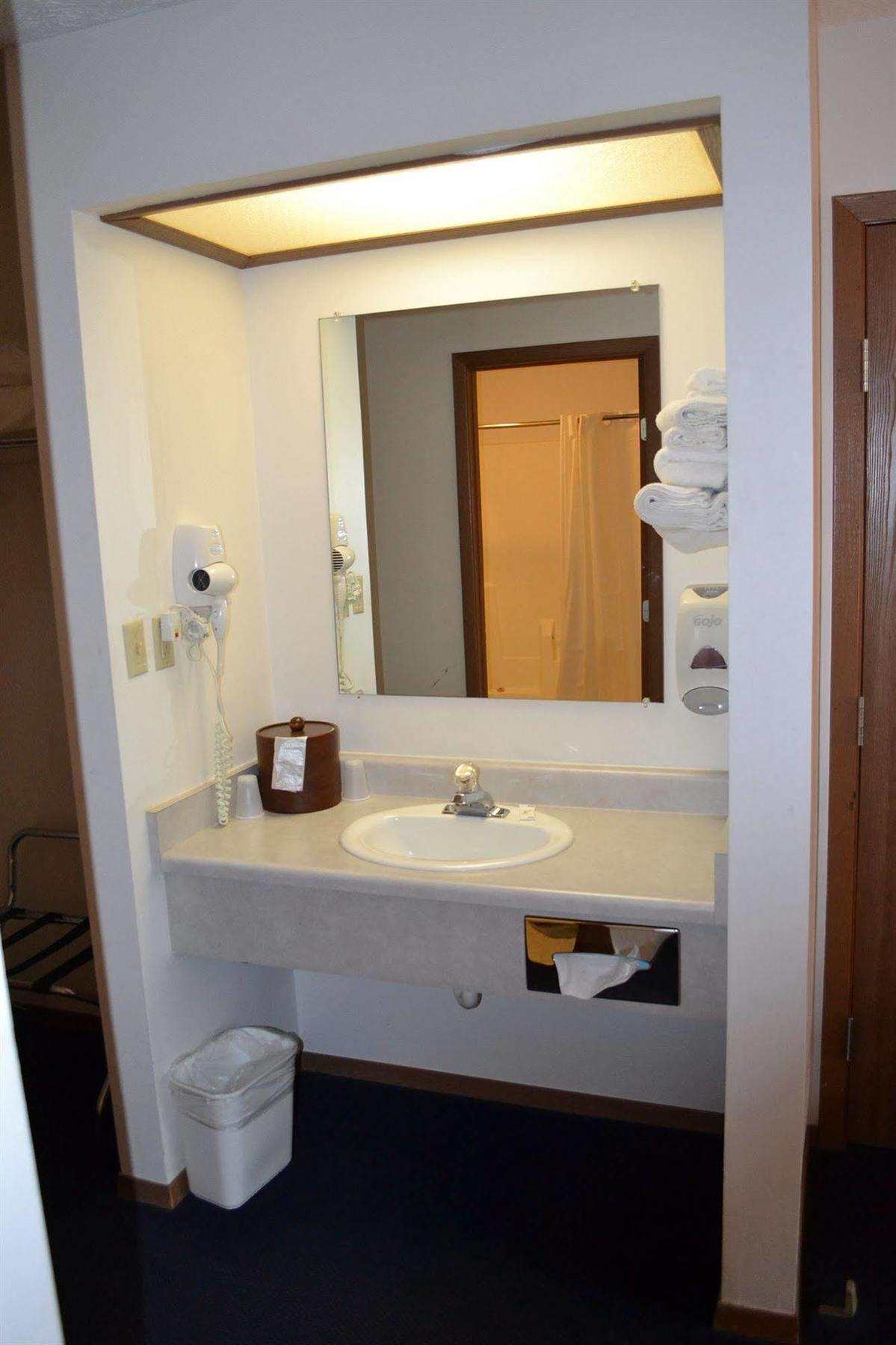 Sky Lodge Inn&Suites - Delavan Eksteriør bilde