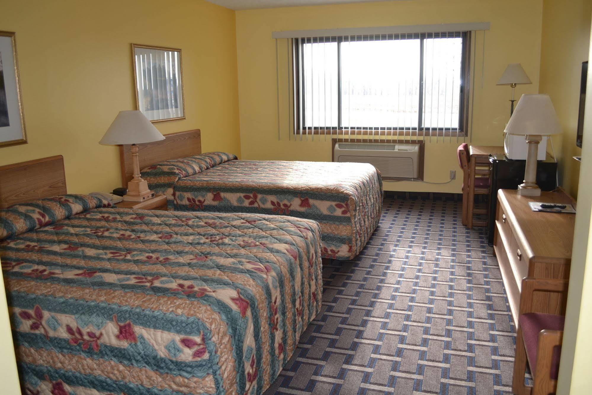 Sky Lodge Inn&Suites - Delavan Eksteriør bilde