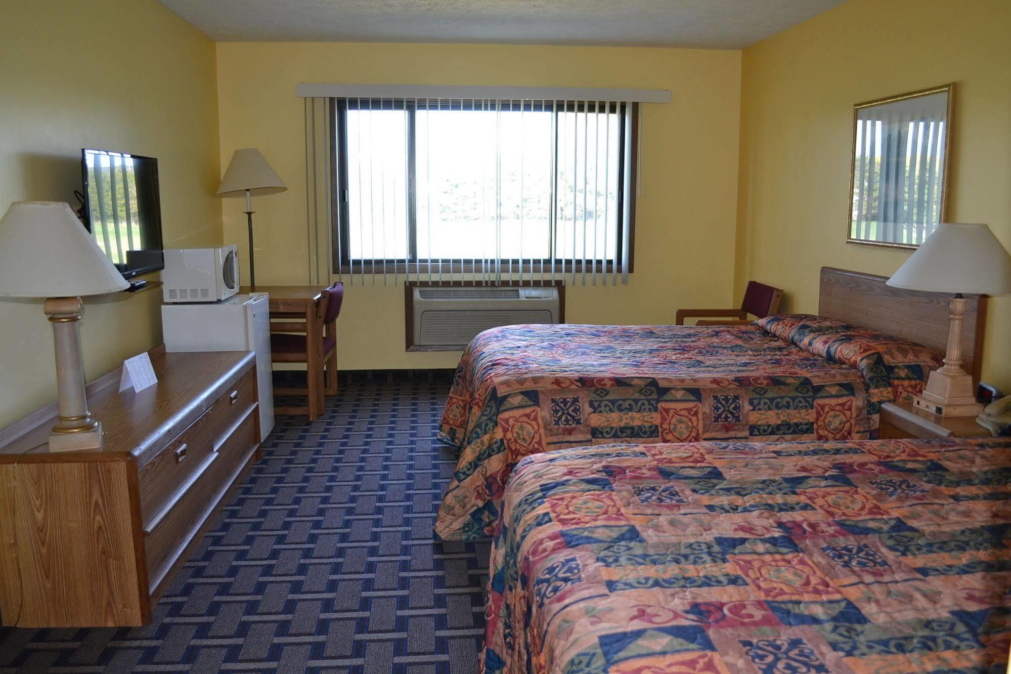 Sky Lodge Inn&Suites - Delavan Eksteriør bilde