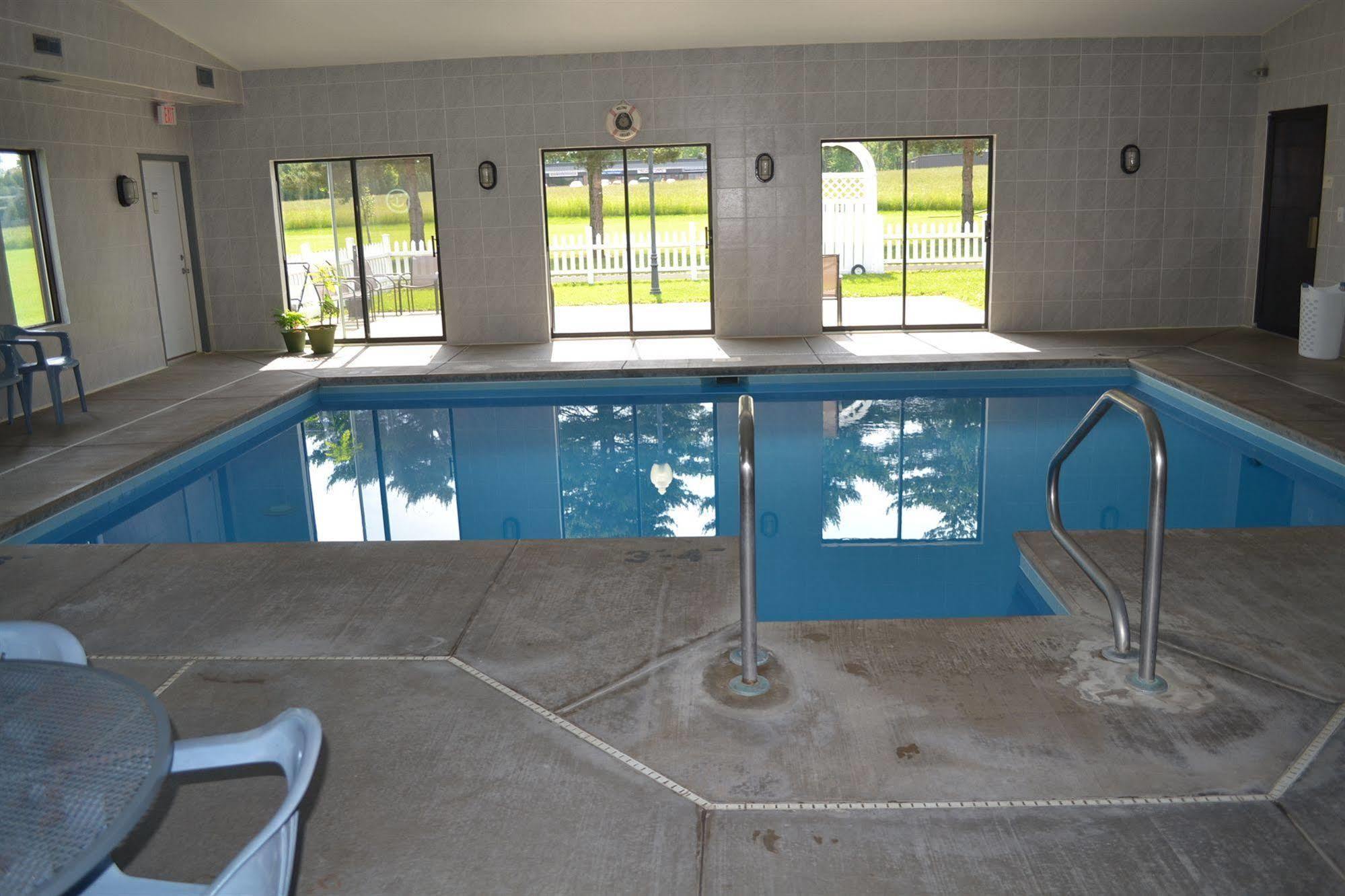 Sky Lodge Inn&Suites - Delavan Eksteriør bilde