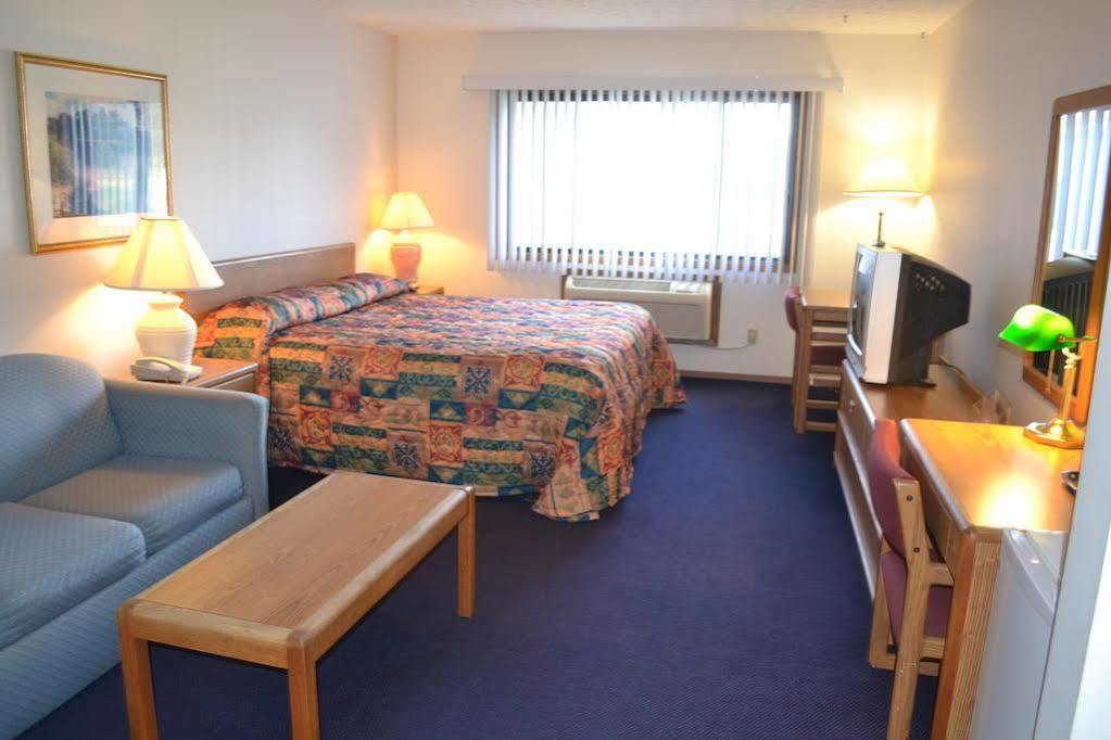 Sky Lodge Inn&Suites - Delavan Eksteriør bilde