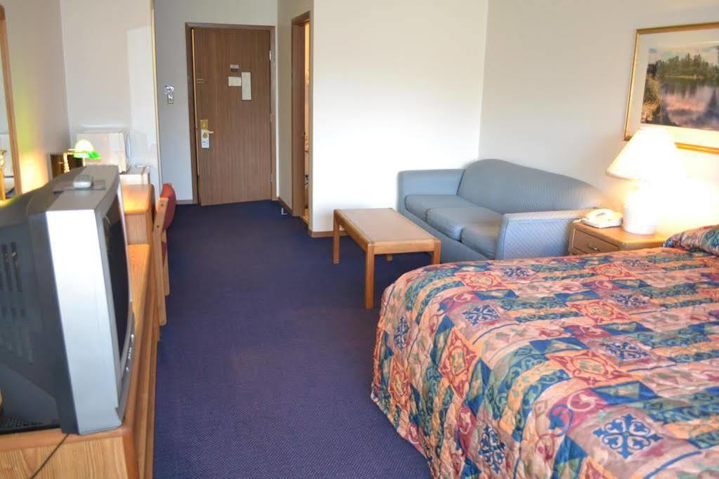 Sky Lodge Inn&Suites - Delavan Eksteriør bilde