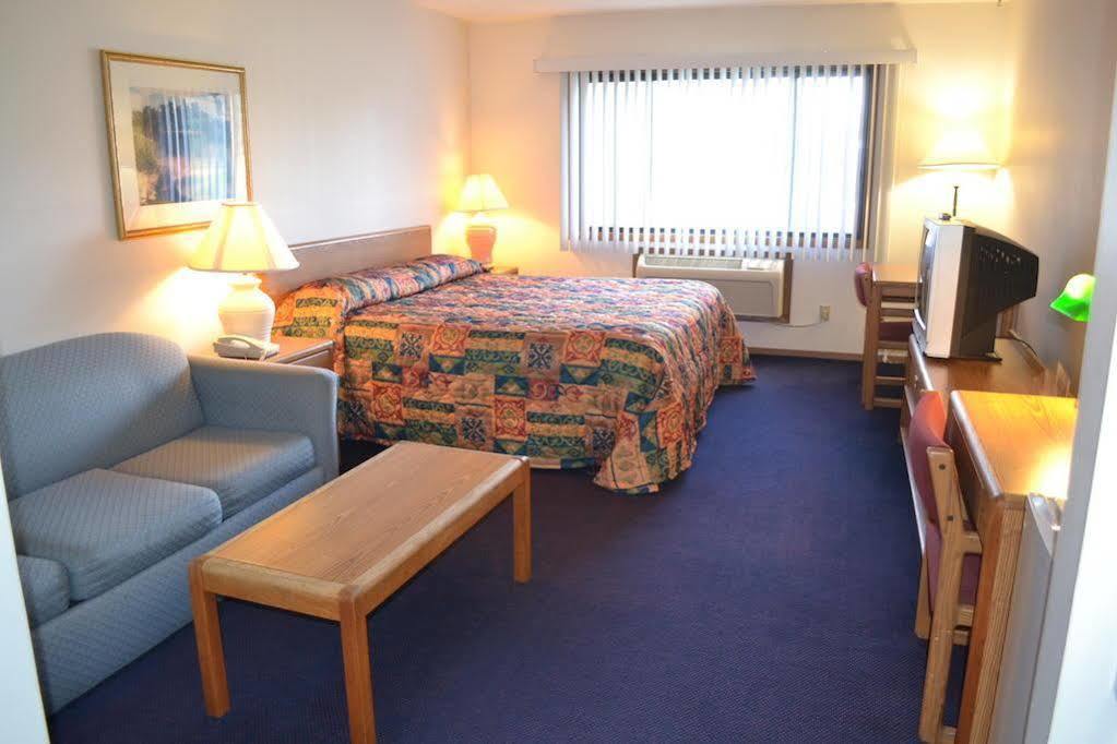 Sky Lodge Inn&Suites - Delavan Eksteriør bilde